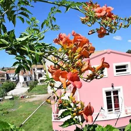 Vila Private Akobara, 2km From Center