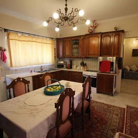 Vila Private Akobara, 2km From Center *
