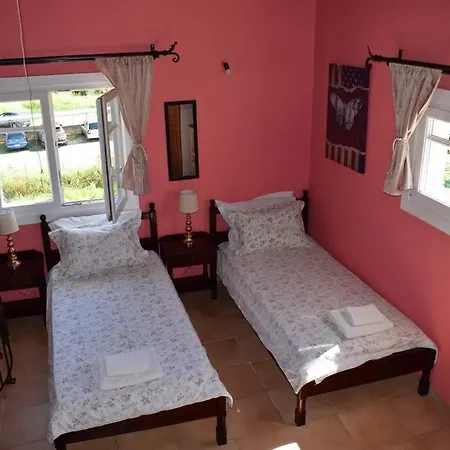 Vila Private Akobara, 2km From Center *