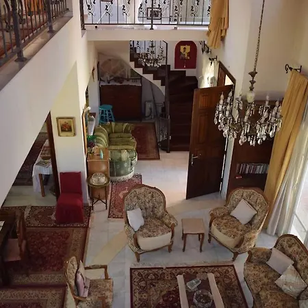 Vila Private Akobara, 2km From Center