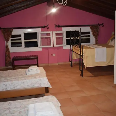 Private Akobara, 2km From Center Kanálion
