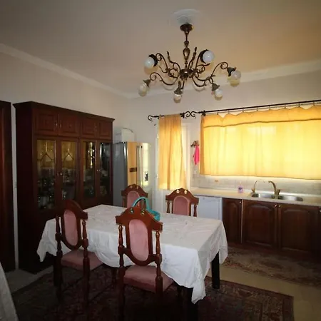 Vila Private Akobara, 2km From Center *