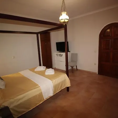 Vila Private Akobara, 2km From Center Kanálion